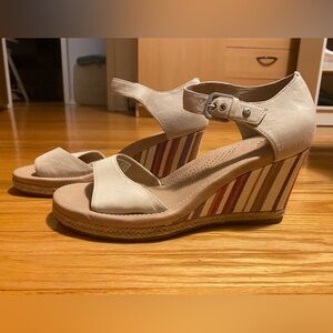 UGG Atasha sandals size 9